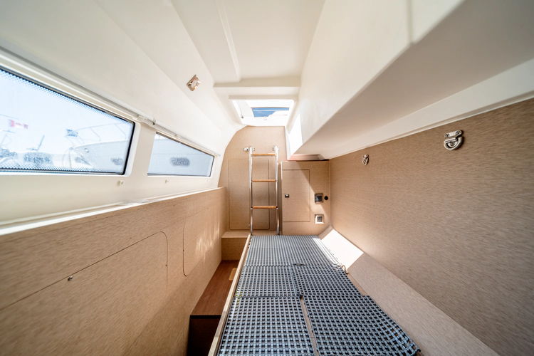 V & A Yacht Photos Pics 