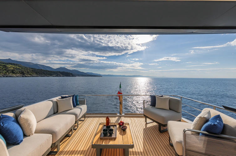 60 Fly On-order Yacht Photos Pics 