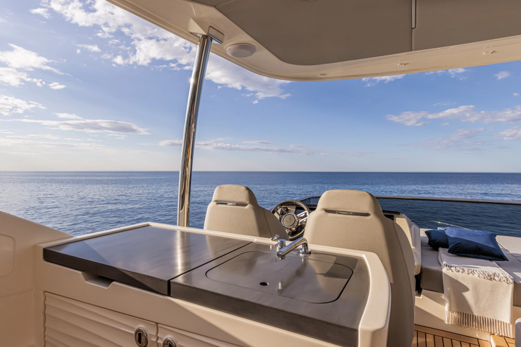 60 Fly On-order Yacht Photos Pics 