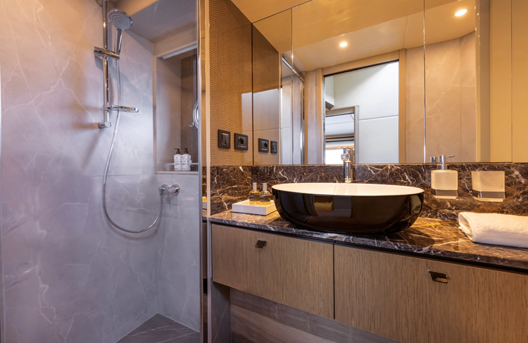 60 Fly On-order Yacht Photos Pics 