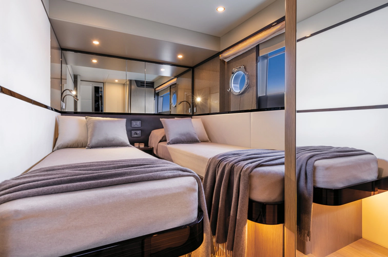 60 Fly On-order Yacht Photos Pics 