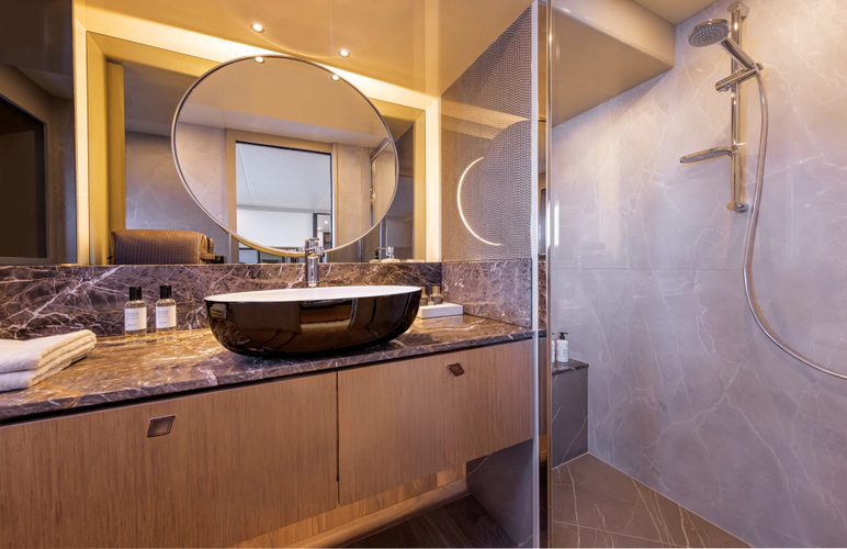 60 Fly On-order Yacht Photos Pics 