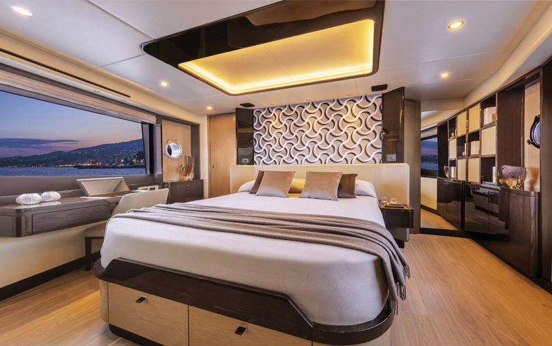 60 Fly On-order Yacht Photos Pics 