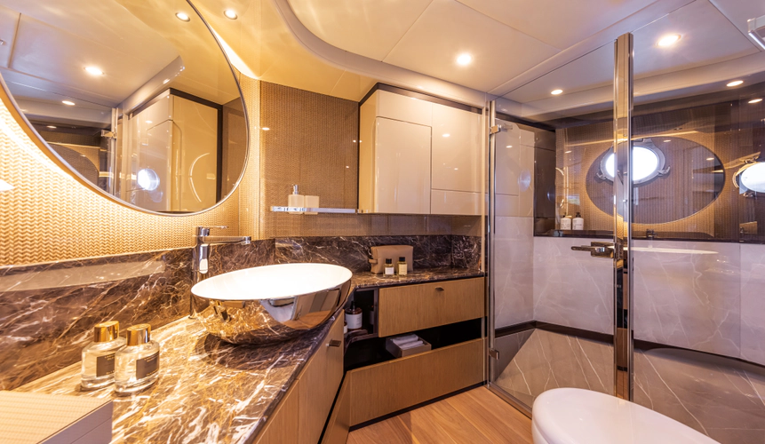 60 Fly On-order Yacht Photos Pics 