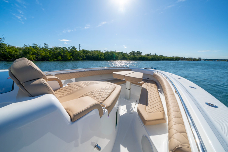 42 Lujo Yacht Photos Pics 