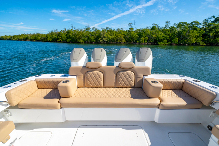 42 Lujo Yacht Photos Pics 