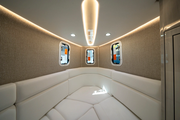 42 Lujo Yacht Photos Pics 