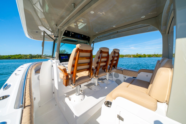 42 Lujo Yacht Photos Pics 