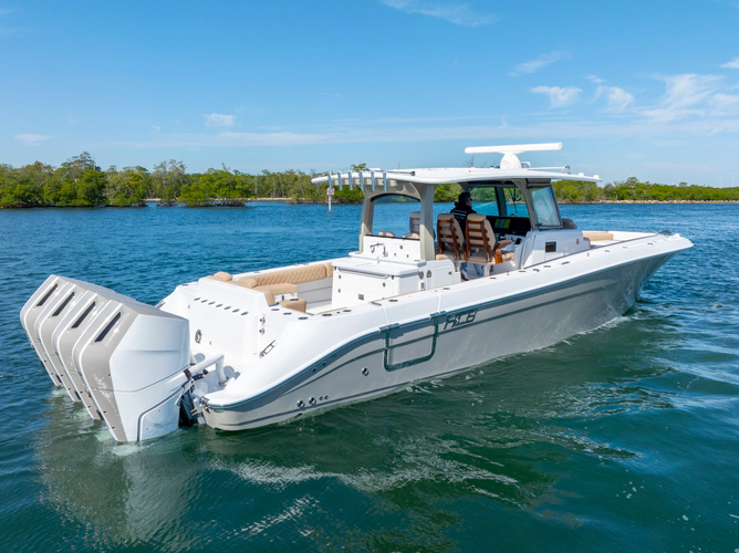 42 Lujo Yacht Photos Pics 