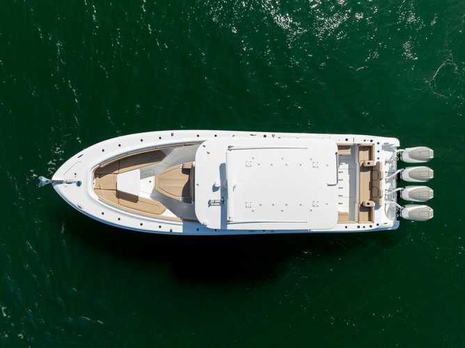 42 Lujo Yacht Photos Pics 