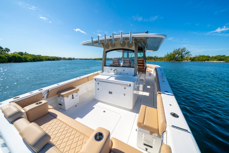 42 Lujo Yacht Photos Pics 