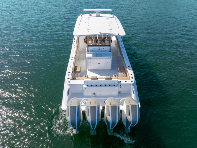 42 Lujo Yacht Photos Pics 