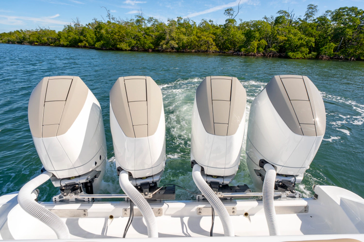 42 Lujo Yacht Photos Pics 