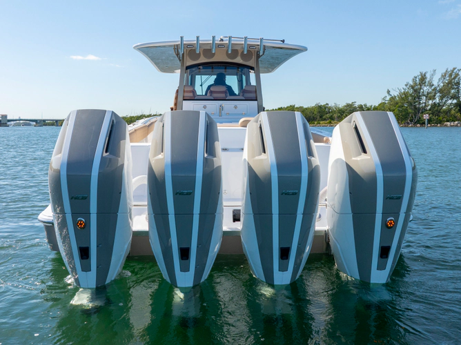 42 Lujo Yacht Photos Pics 