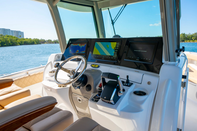 42 Lujo Yacht Photos Pics 