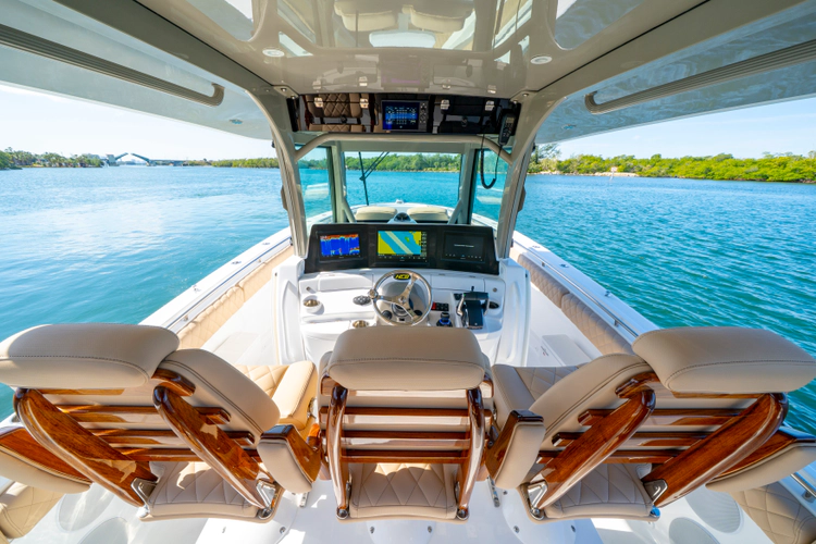 42 Lujo Yacht Photos Pics 