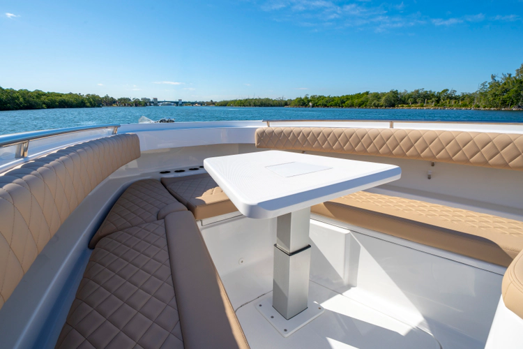 42 Lujo Yacht Photos Pics 