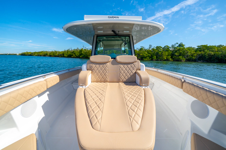 42 Lujo Yacht Photos Pics 