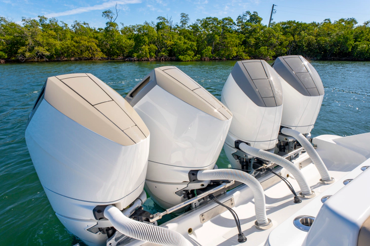 42 Lujo Yacht Photos Pics 