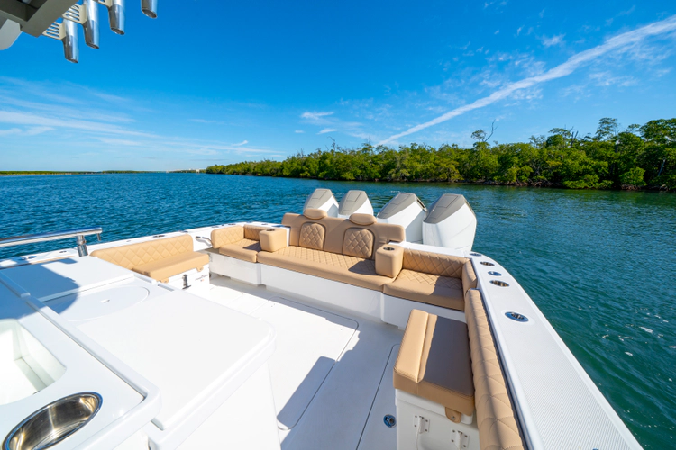 42 Lujo Yacht Photos Pics 