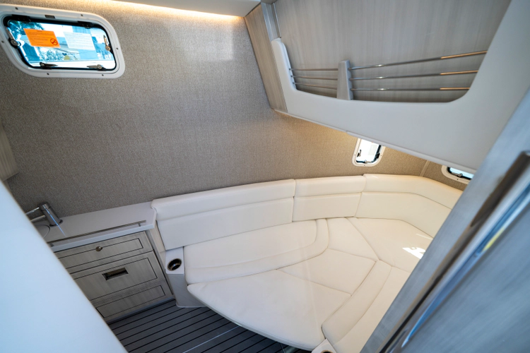 42 Lujo Yacht Photos Pics 