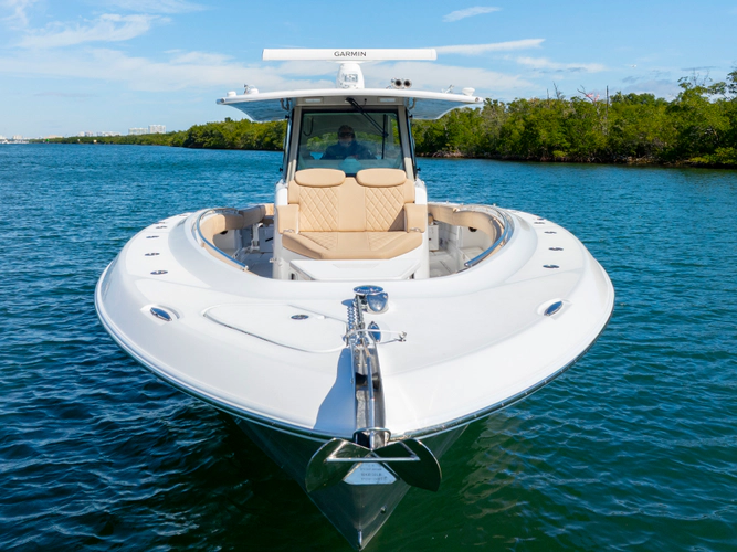 42 Lujo Yacht Photos Pics 