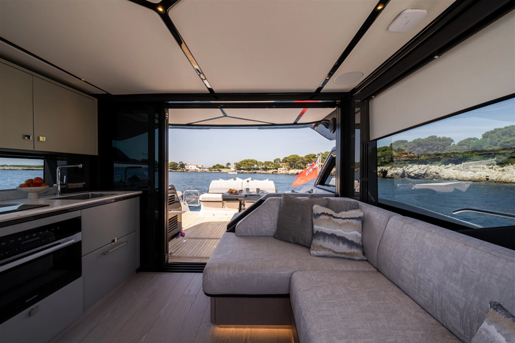 Predator 55 Yacht Photos Pics 