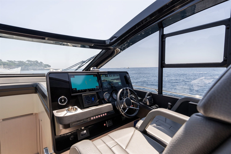 Predator 55 Yacht Photos Pics 