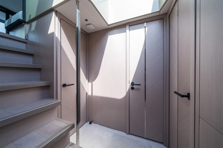 Predator 55 Yacht Photos Pics 