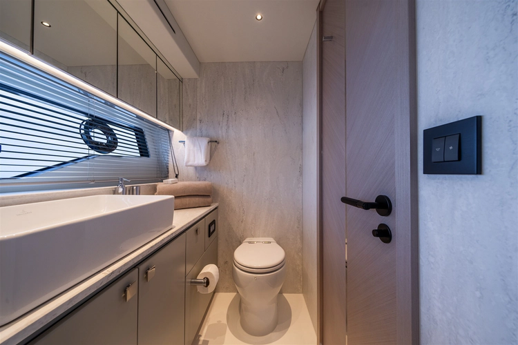 Predator 55 Yacht Photos Pics 