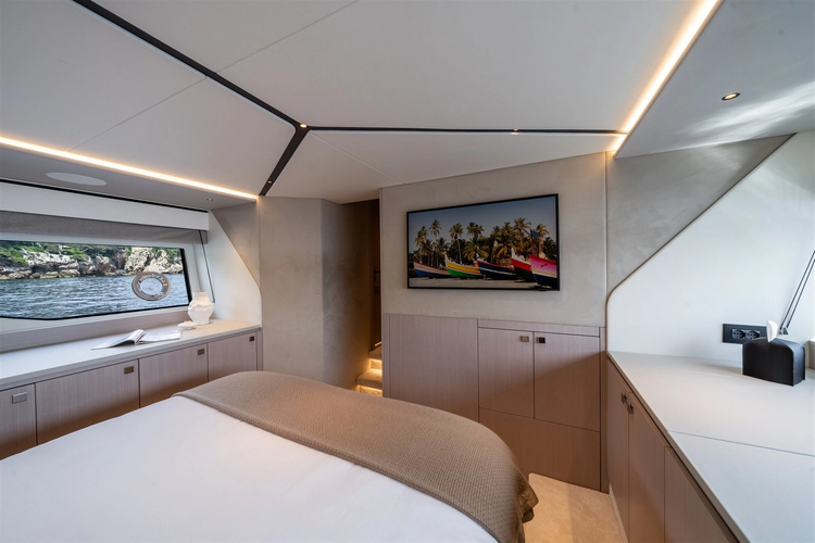 Predator 55 Yacht Photos Pics 