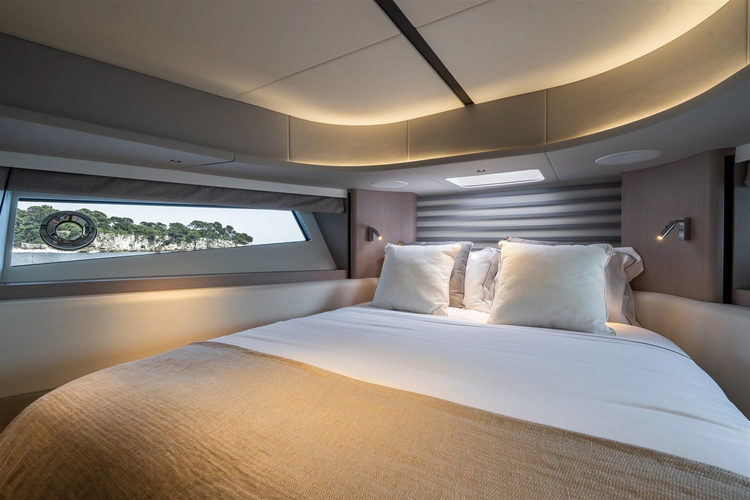 Predator 55 Yacht Photos Pics 