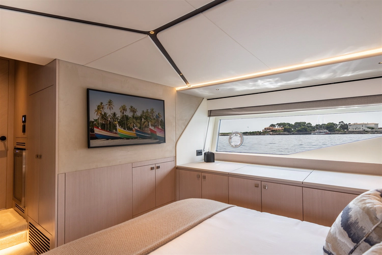 Predator 55 Yacht Photos Pics 