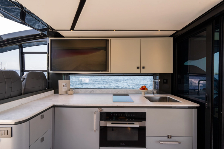 Predator 55 Yacht Photos Pics 