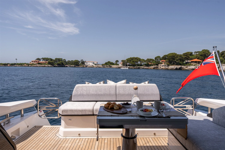 Predator 55 Yacht Photos Pics 