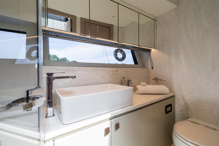 Predator 55 Yacht Photos Pics 