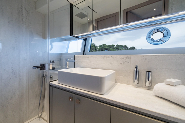 Predator 55 Yacht Photos Pics 