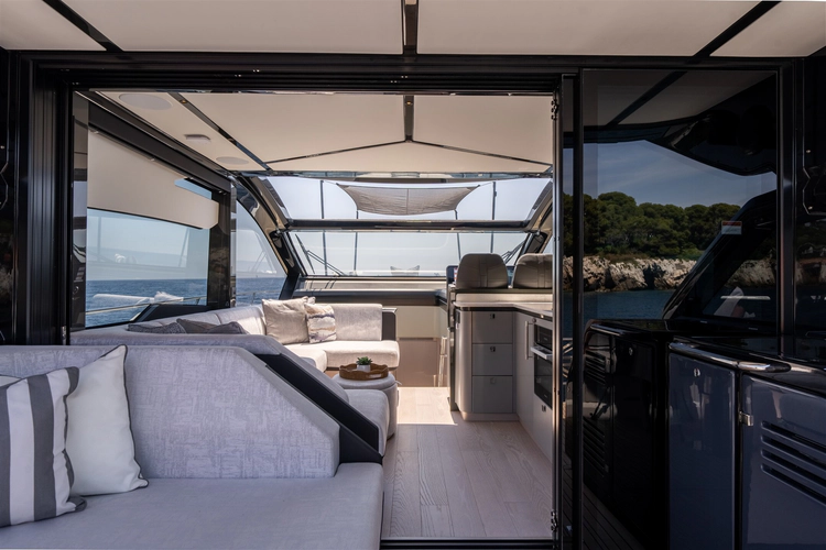 Predator 55 Yacht Photos Pics 