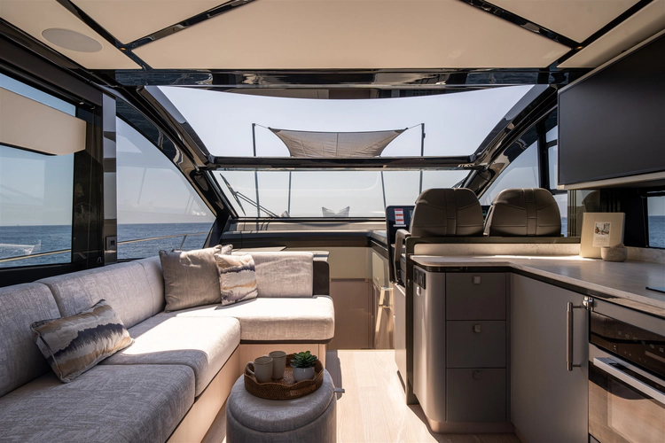 Predator 55 Yacht Photos Pics 