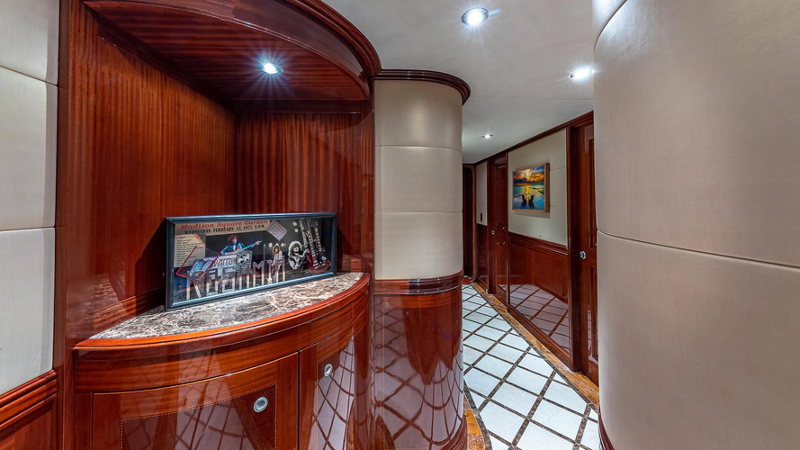 Kashmir Yacht Photos Pics 