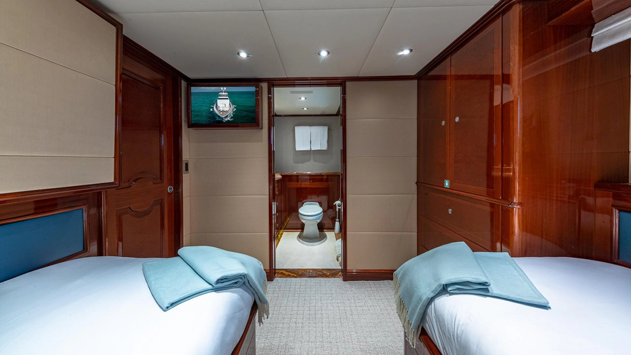 Kashmir Yacht Photos Pics 