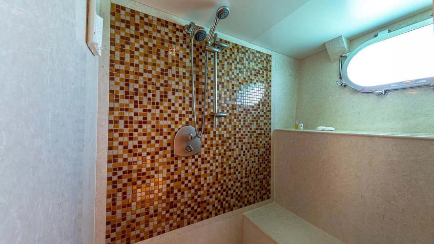 Kashmir Yacht Photos Pics 