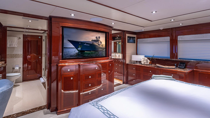 Kashmir Yacht Photos Pics 