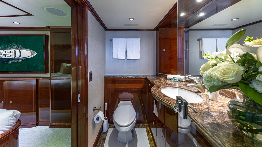 Kashmir Yacht Photos Pics 