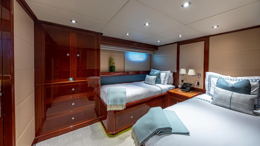 Kashmir Yacht Photos Pics 