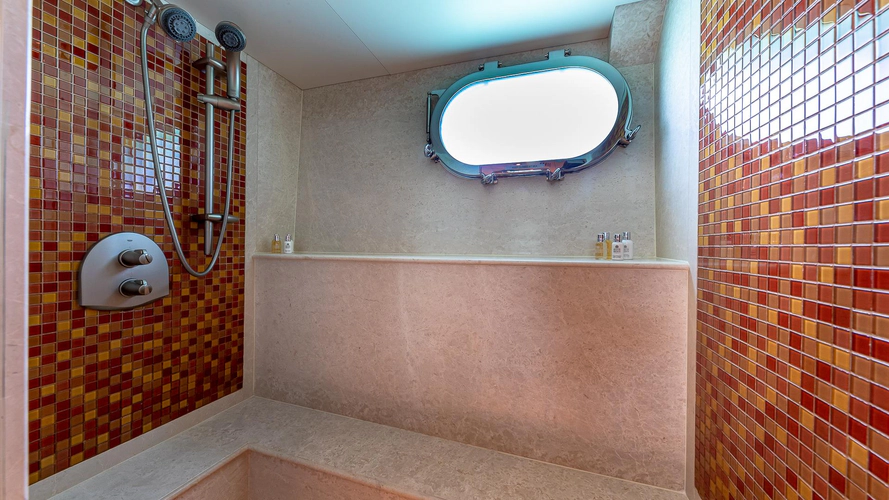 Kashmir Yacht Photos Pics 