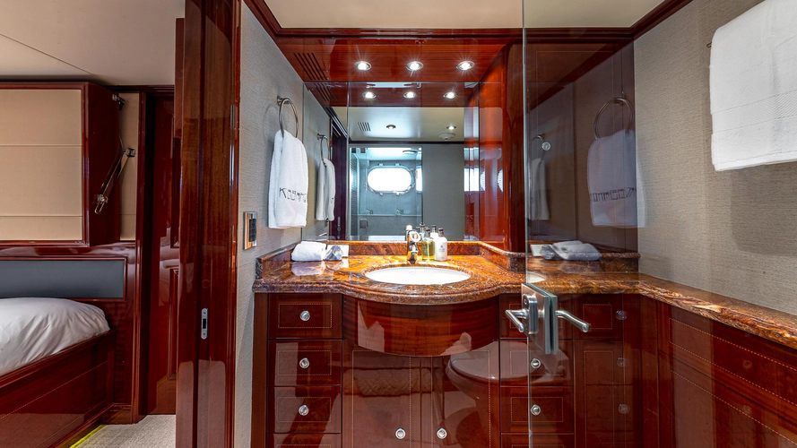 Kashmir Yacht Photos Pics 