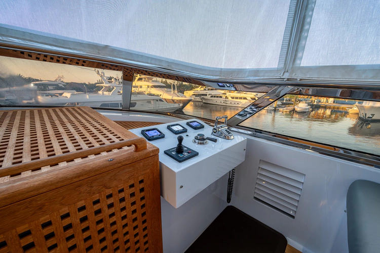 Kashmir Yacht Photos Pics 