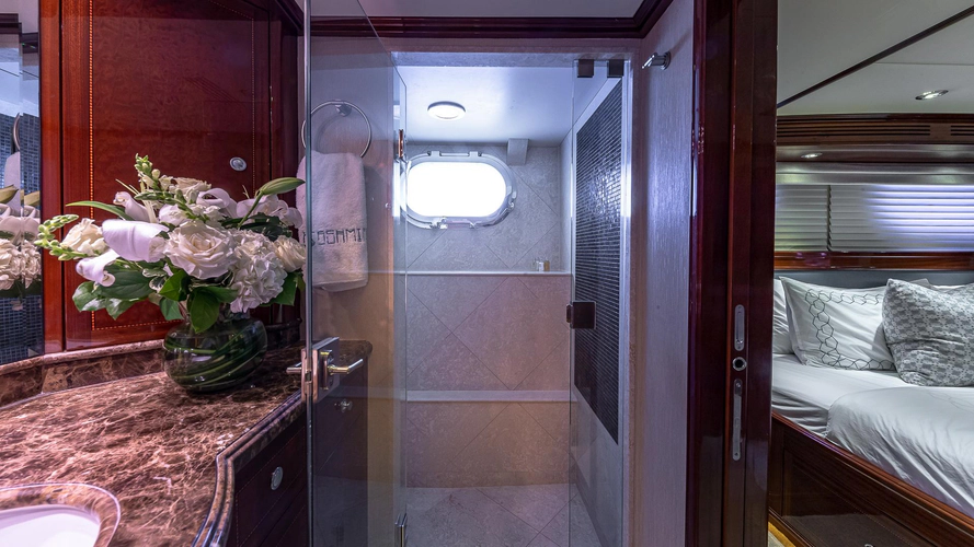 Kashmir Yacht Photos Pics 