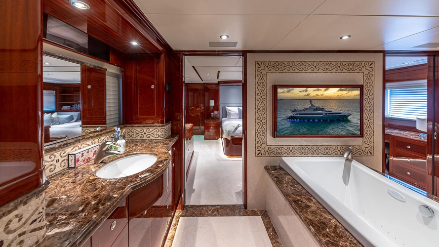 Kashmir Yacht Photos Pics 